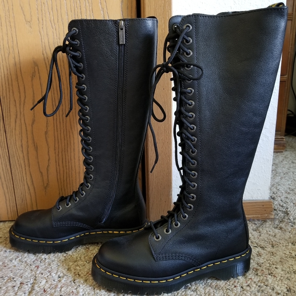Doc Martens 1B60 Bex black leather Dr Martens sz 9 laceup knee high combat boots